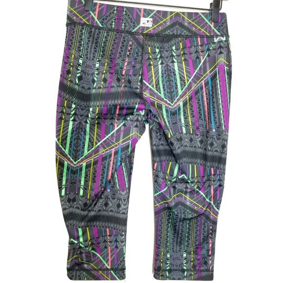 FILA | Performance Running Cropped Leggings - Picture 2 of 4